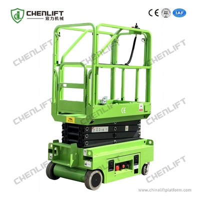 Compacte en aangedreven mini schaarheftruck met een platformhoogte van 3,9 m en een belasting van 240 kg voor prestaties